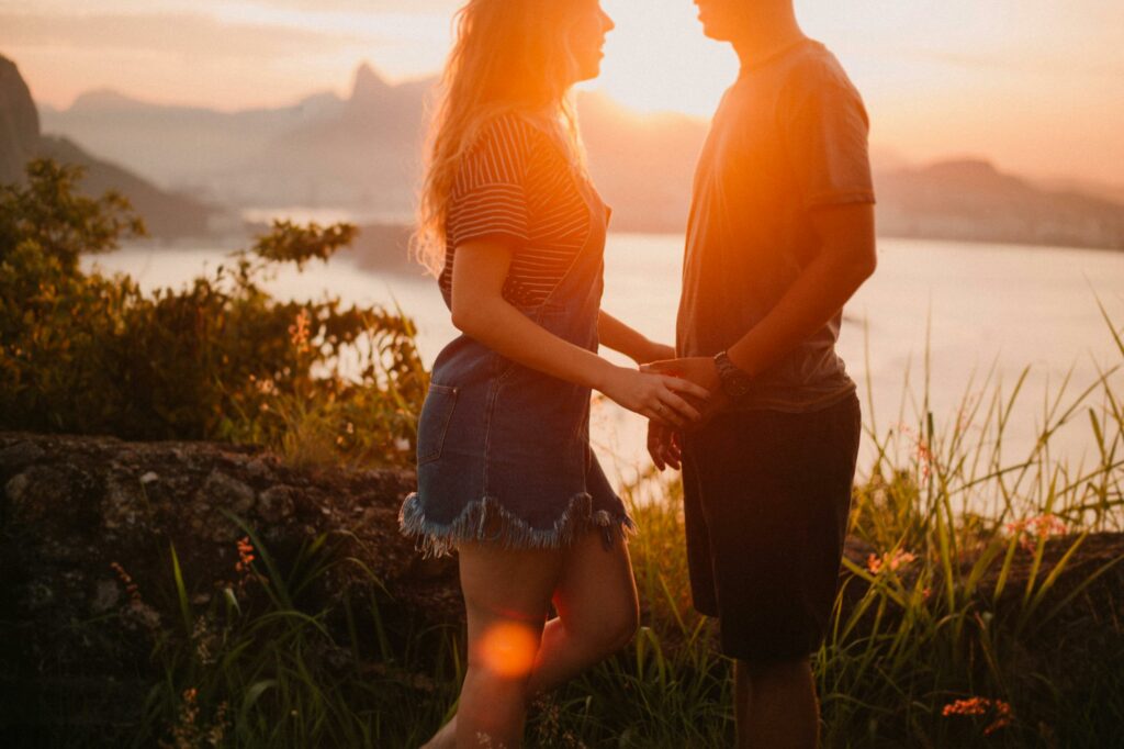 couple-in-sunset
